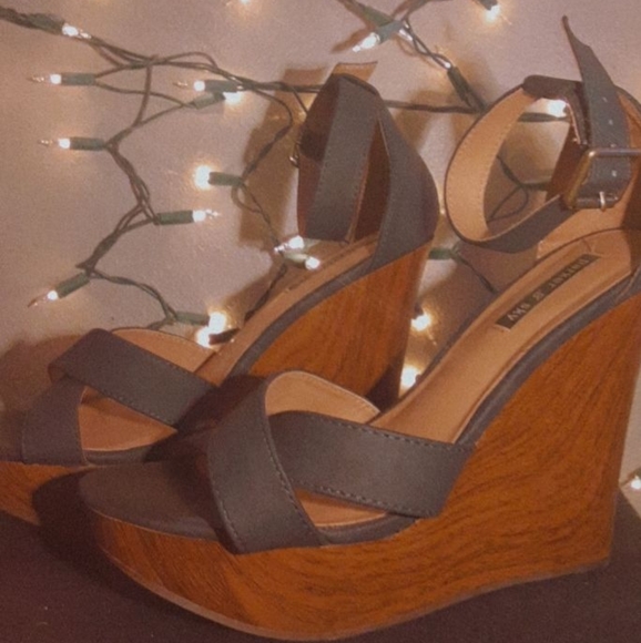 High heels - Picture 2 of 3